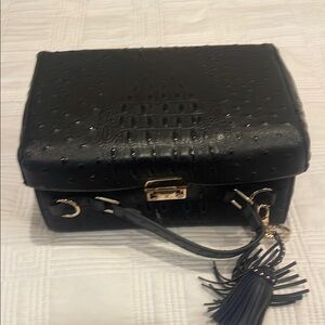 Elegant Black  Faux Crocodile Handbag with gold hardware (cl)